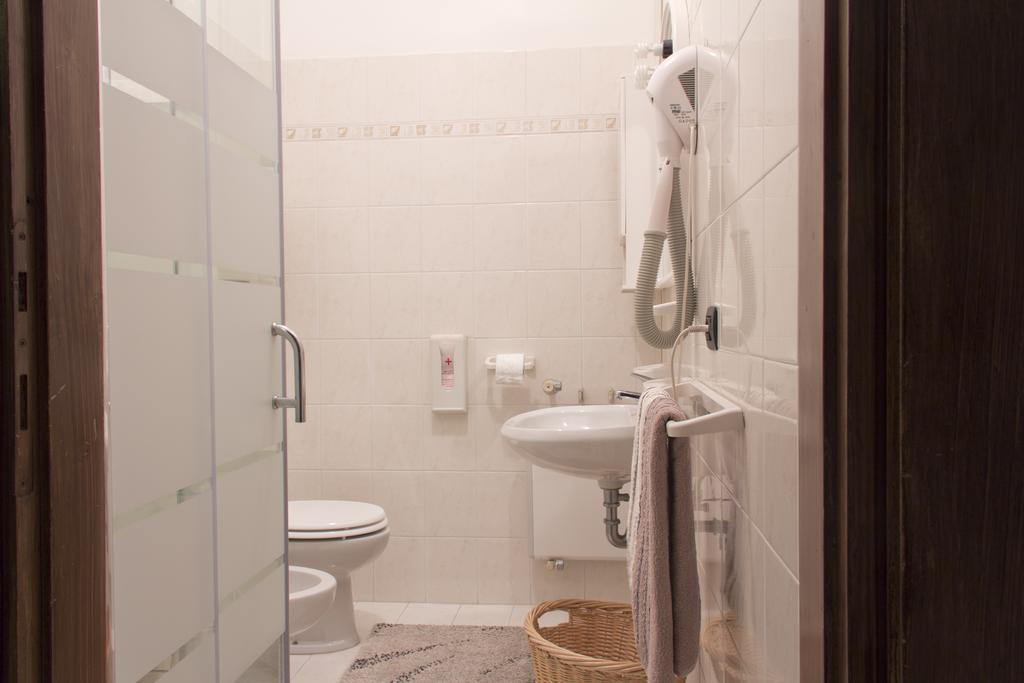 Guest House Villa De Ros Salo Phòng bức ảnh