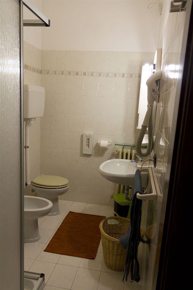 Guest House Villa De Ros Salo Ngoại thất bức ảnh