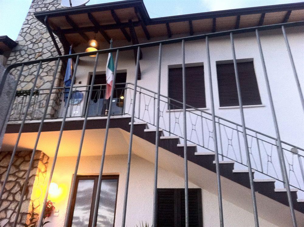 Guest House Villa De Ros Salo Ngoại thất bức ảnh