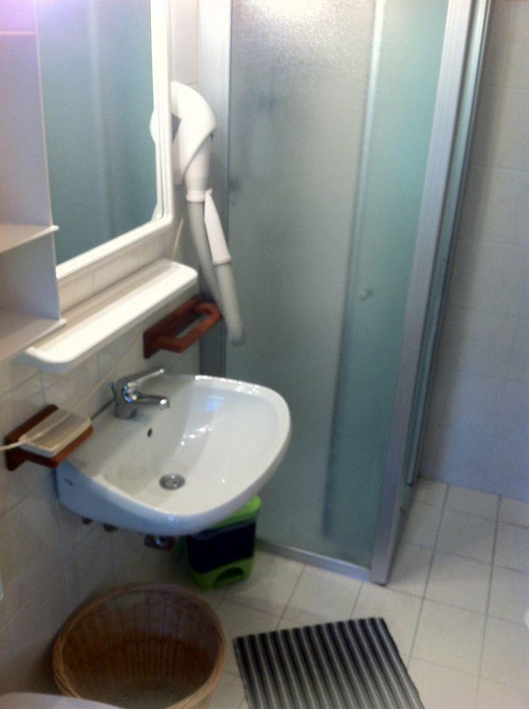 Guest House Villa De Ros Salo Ngoại thất bức ảnh